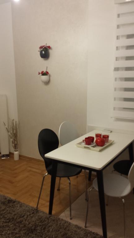 Apartment Fini ติวัต ภายนอก รูปภาพ