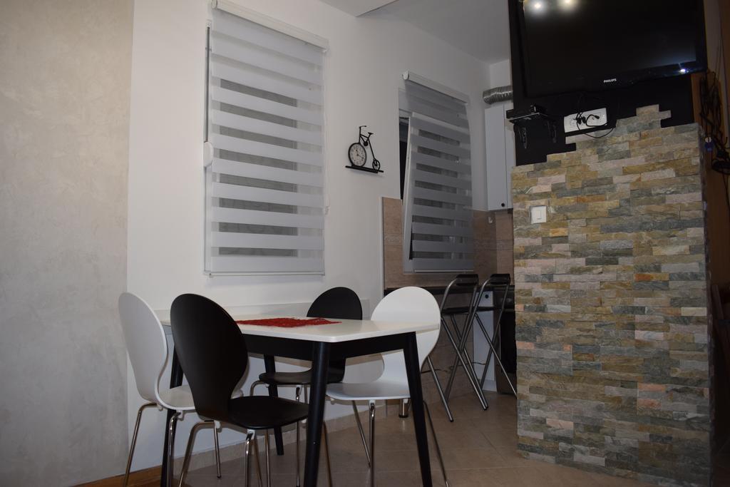 Apartment Fini ติวัต ภายนอก รูปภาพ