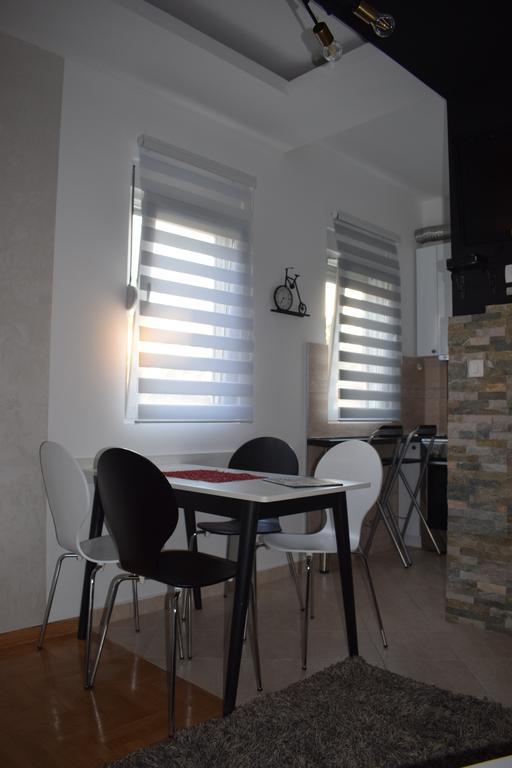 Apartment Fini ติวัต ภายนอก รูปภาพ