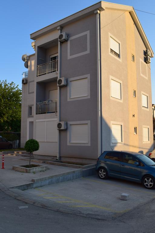 Apartment Fini ติวัต ภายนอก รูปภาพ